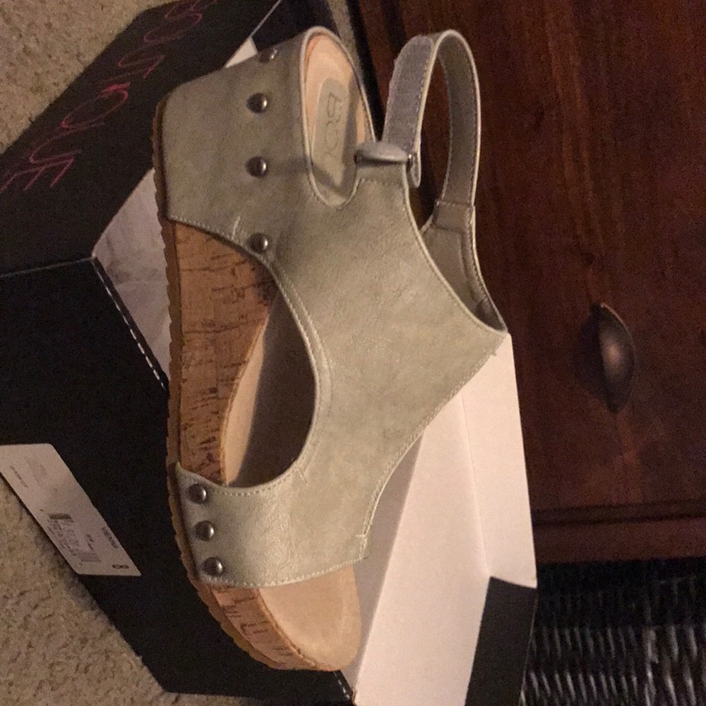 Boutique Vienna Sandal Size 8 NWT